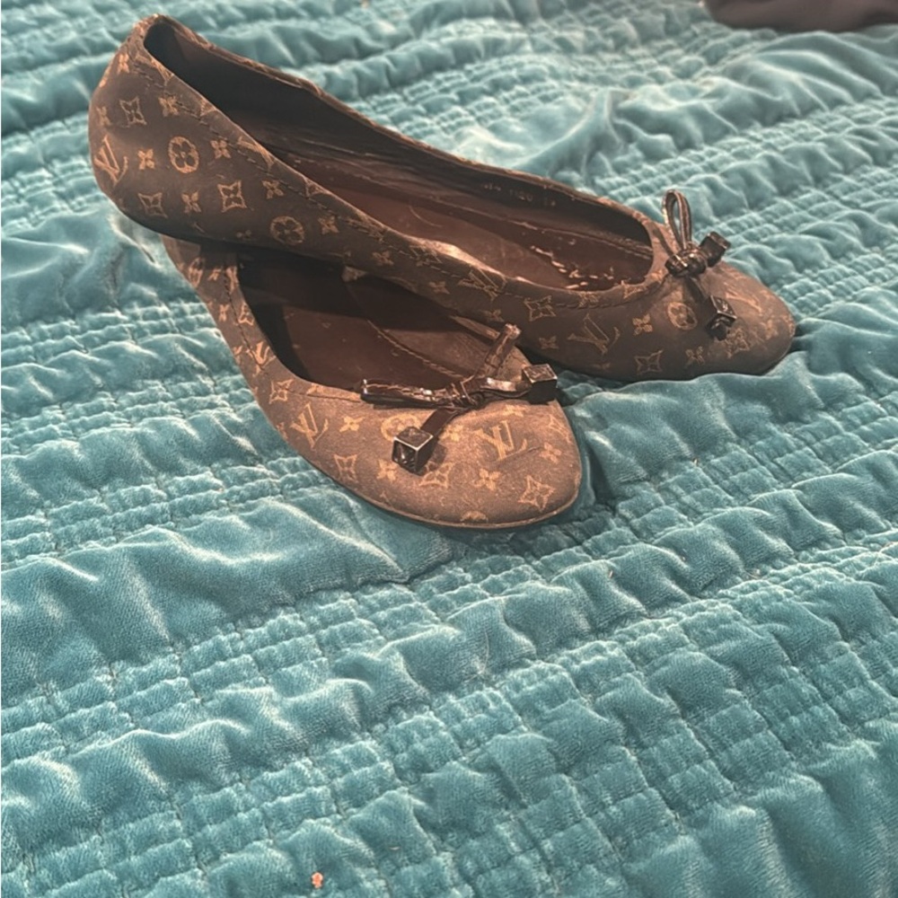 Louis Vuitton Brown Flats with Monogram Design and Bow Detail